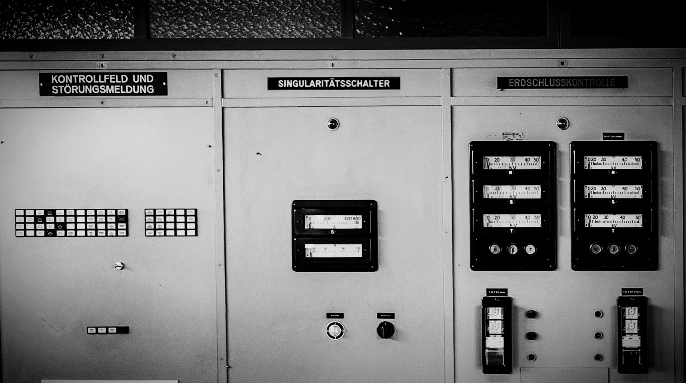 Black Box — the Singularitätsschalter, the apparatus of control behind Shan Deliar's debut installation